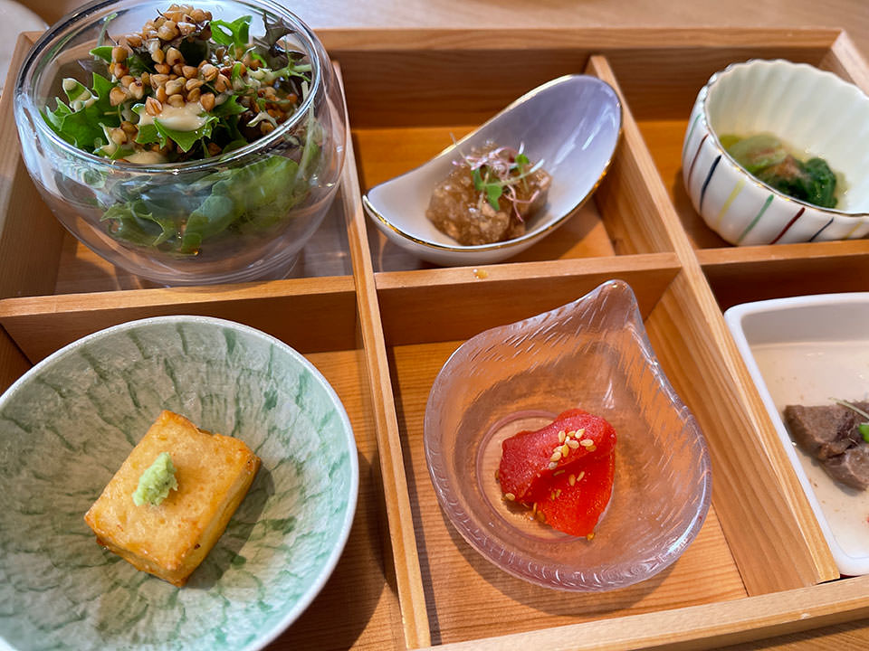 自家製蕎麦と季節の松花堂御膳