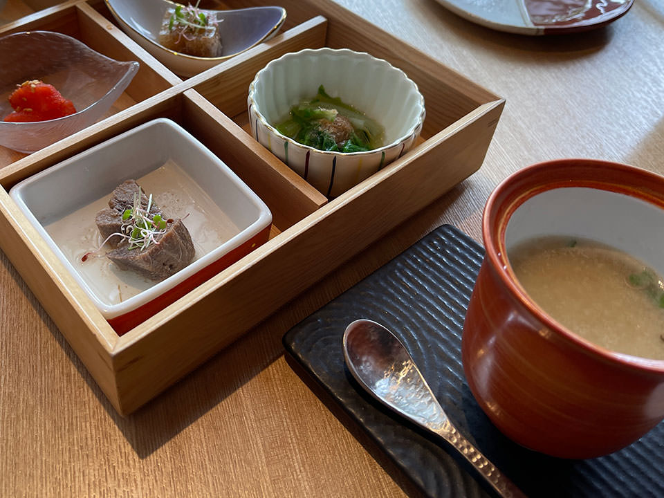 自家製蕎麦と季節の松花堂御膳