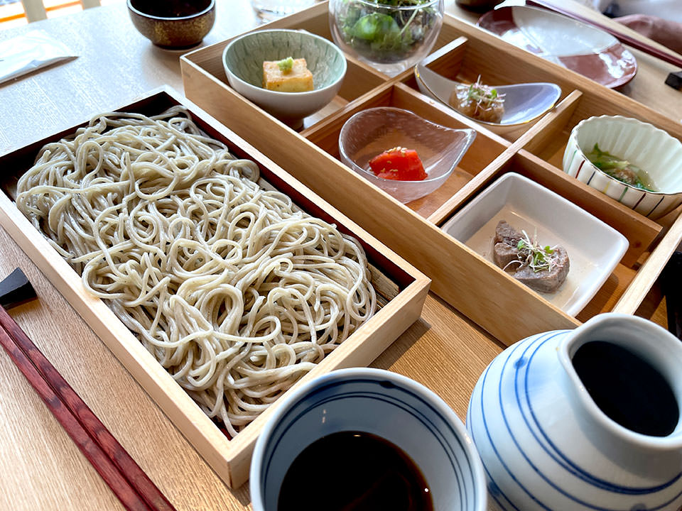 自家製蕎麦と季節の松花堂御膳
