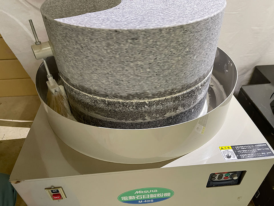 電動石臼製粉機