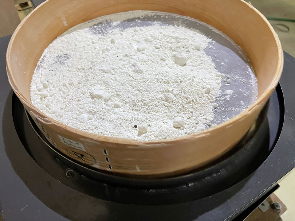 電動石臼製粉機