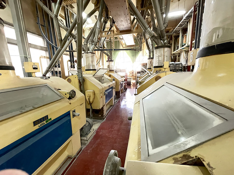 ロール製粉機による製粉工程